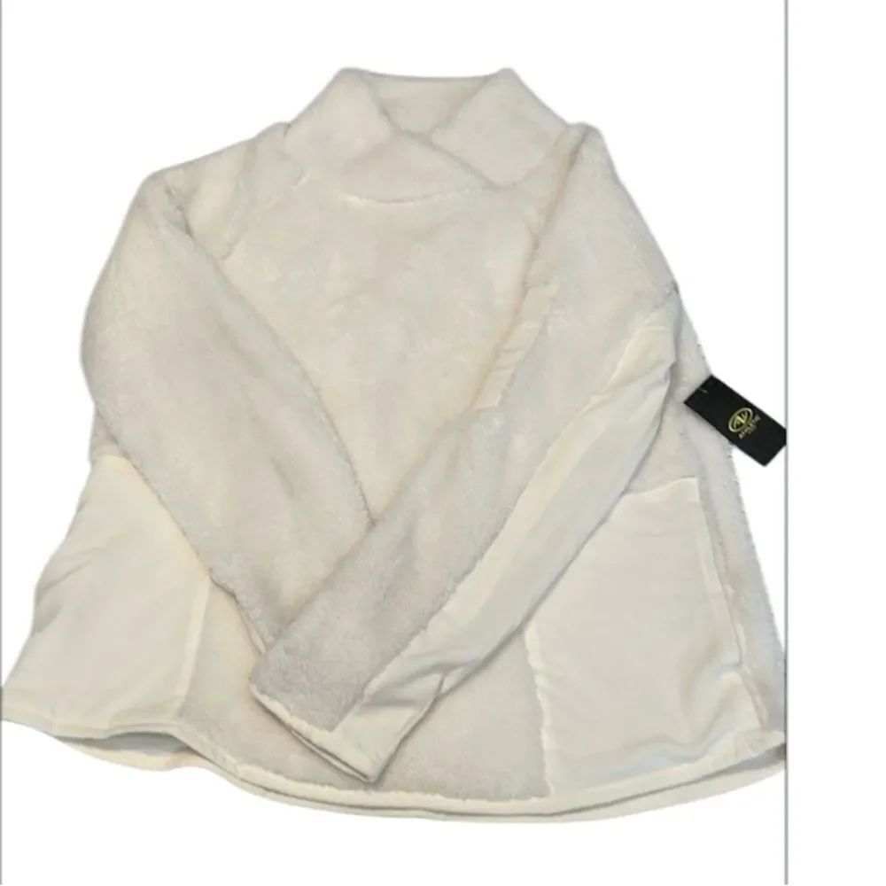 NWT Athletic Works size large off white fuzzy high neck pullover 2 front pockets